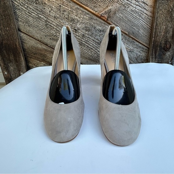 Michael Kors Sabrina Women Size 7 Chain Link Fawn Suede Platform Pump Shoe EUC - Picture 4 of 10